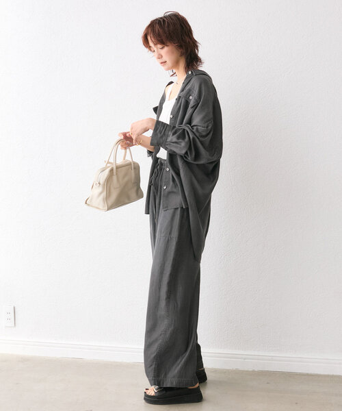 RIVE DROITE（リヴドロワ）の「【セットアップ可/真夏も快適！】ドレーピーデニムシャツ（シャツ/ブラウス・レディース・ブラック/サックスブルー・FREE）」の17枚目の写真