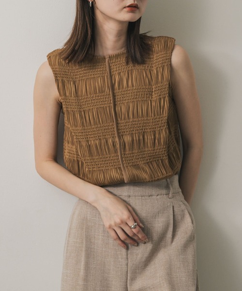 SENSE OF PLACE by URBAN RESEARCH（センスオブプレイスバイアーバンリサーチ）の「シャーリングパイピングカットトップ（Tシャツ/カットソー・レディース・ベージュ/アイボリー/ライトベージュ/チャコールグレー/ブラック・ONE）」の4枚目の写真