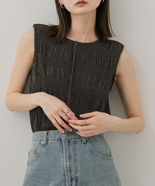 SENSE OF PLACE by URBAN RESEARCH（センスオブプレイスバイアーバンリサーチ）の「シャーリングパイピングカットトップ（Tシャツ/カットソー・レディース・ベージュ/アイボリー/ライトベージュ/チャコールグレー/ブラック・ONE）」の3枚目の写真