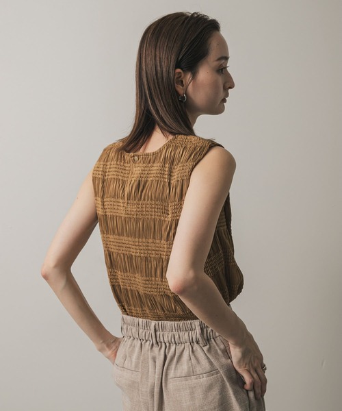 SENSE OF PLACE by URBAN RESEARCH（センスオブプレイスバイアーバンリサーチ）の「シャーリングパイピングカットトップ（Tシャツ/カットソー・レディース・ベージュ/アイボリー/ライトベージュ/チャコールグレー/ブラック・ONE）」の16枚目の写真