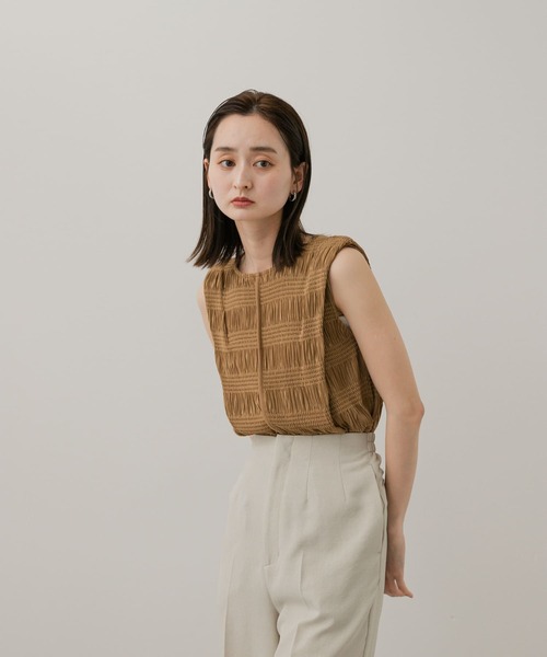 SENSE OF PLACE by URBAN RESEARCH（センスオブプレイスバイアーバンリサーチ）の「シャーリングパイピングカットトップ（Tシャツ/カットソー・レディース・ベージュ/アイボリー/ライトベージュ/チャコールグレー/ブラック・ONE）」の20枚目の写真