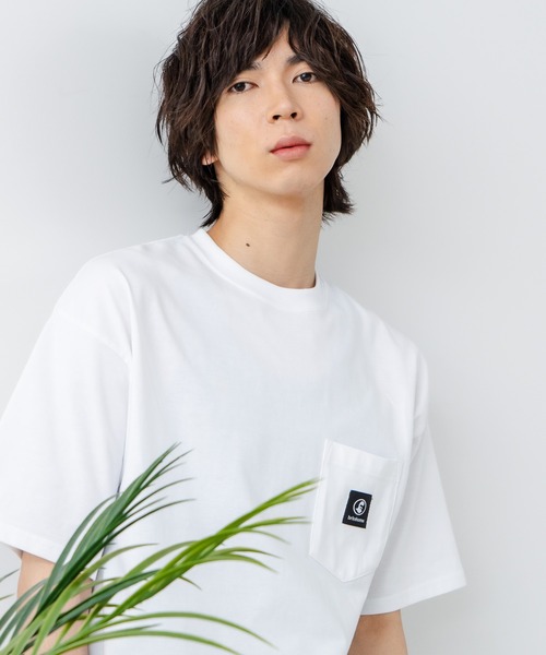 brknhome(ブロークンホーム)の「【brknhome/ブロークンホーム】クルーネックポケット付Tシャツ オーバーサイズ(Tシャツ/カットソー・メンズ・ホワイト/ブラック・MEDIUM/LARGE)」の1枚目の写真