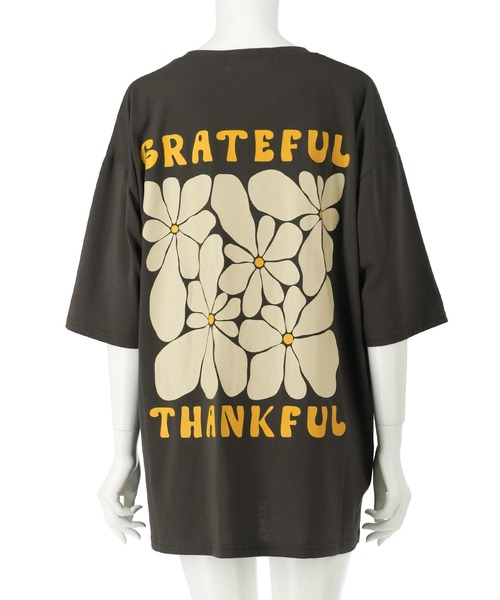 anap mimpi（アナップミンピ）の「ヴィンテージ風フラワープリントビッグTシャツ（Tシャツ/カットソー・レディース・キナリ/ダークグレー・FREE）」の3枚目の写真