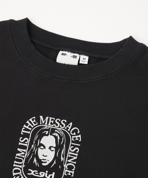 X-girl（エックスガール）の「FACE ROUNDED SQUARE SWEAT TOP