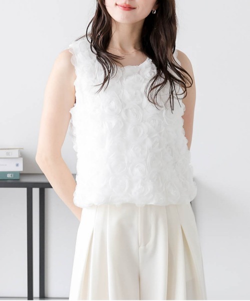 AMELY(エミリー)の「フラワージャガードノースリーブトップス(Tシャツ/カットソー・レディース・ホワイト/アイボリー/ピンク・フリー)」の1枚目の写真