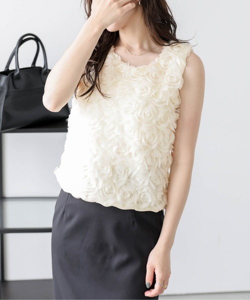 AMELY(エミリー)の「フラワージャガードノースリーブトップス(Tシャツ/カットソー・レディース・ホワイト/アイボリー/ピンク・フリー)」の3枚目の写真