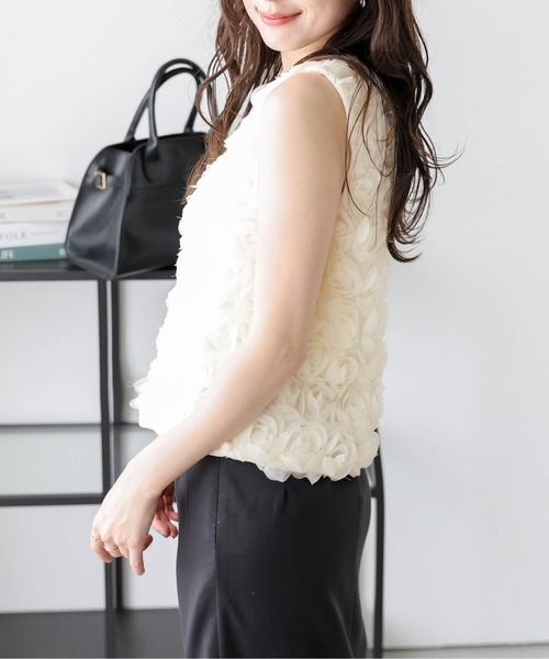 AMELY(エミリー)の「フラワージャガードノースリーブトップス(Tシャツ/カットソー・レディース・ホワイト/アイボリー/ピンク・フリー)」の11枚目の写真