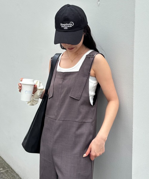 COLONY 2139（コロニートゥーワンスリーナイン）の「リネンライクサロペット（サロペット/オーバーオール・レディース・ベージュ/ブラック/チャコールグレー・SMALL/MEDIUM）」の2枚目の写真