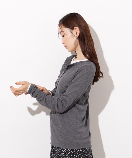 N.（N. Natural Beauty Basic）（エヌエヌナチュラルビューティーベーシック）の「ヘンリーネックシアーカットソー（Tシャツ/カットソー・レディース・ブラウン/イエロー/オフホワイト/グレー・MEDIUM）」の6枚目の写真