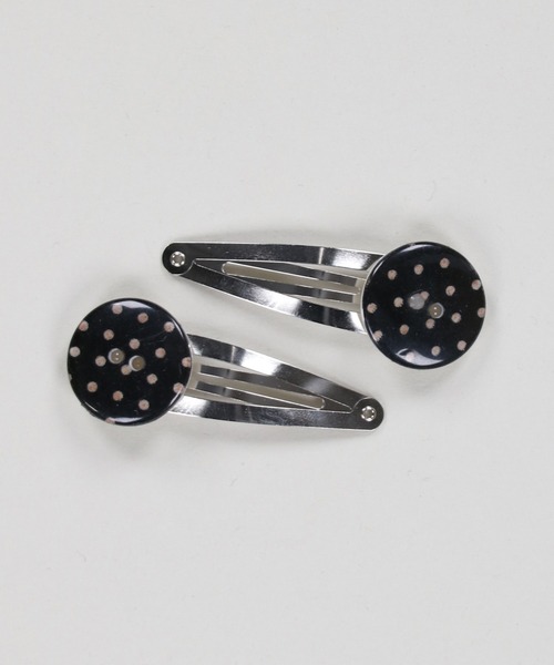 SPINNS（スピンズ）の「【2個セット】ボタンパッチンピン/ヘアピン/ドット柄/NEO森ガール（ヘアピン・レディース・ホワイト/ブラック・ONESIZE）」の2枚目の写真