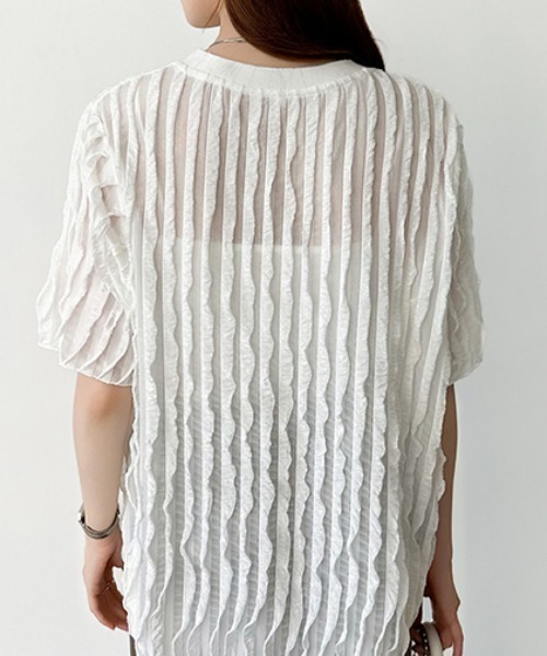 COCOMOMO(ココモモ)の「ウェーブフリルで華やかに フリルトップス シアートップス フリルTシャツ 半袖 フリル カットソー 夏服(Tシャツ/カットソー・レディース・ホワイト/ライトグレー/ピンク/ベージュ/ブルー/ブラック・S/M/L)」の17枚目の写真