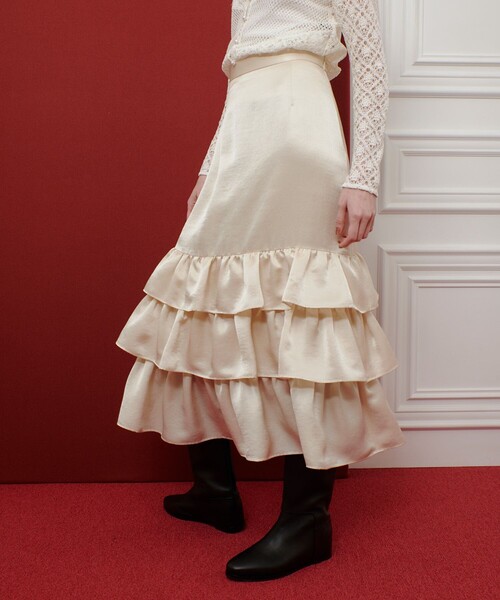 LOULOU WILLOUGHBY(ルルウィルビー)の「【LOULOU WILLOUGHBY】トリアセサテンティアードスカート(スカート・レディース・アイボリー/マスタード/ブラック・2/1)」の6枚目の写真