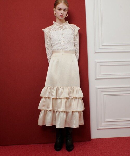 LOULOU WILLOUGHBY(ルルウィルビー)の「【LOULOU WILLOUGHBY】トリアセサテンティアードスカート(スカート・レディース・アイボリー/マスタード/ブラック・2/1)」の9枚目の写真