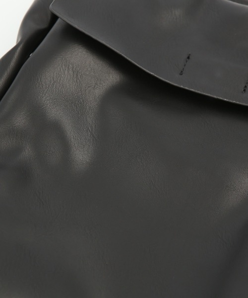 Legato Largo(レガートラルゴ)の「Legato Largo レガートラルゴ フェイクレザーPC収納リュック LG-F2015(バックパック/リュック・レディース・ベージュ・FREE)」の3枚目の写真