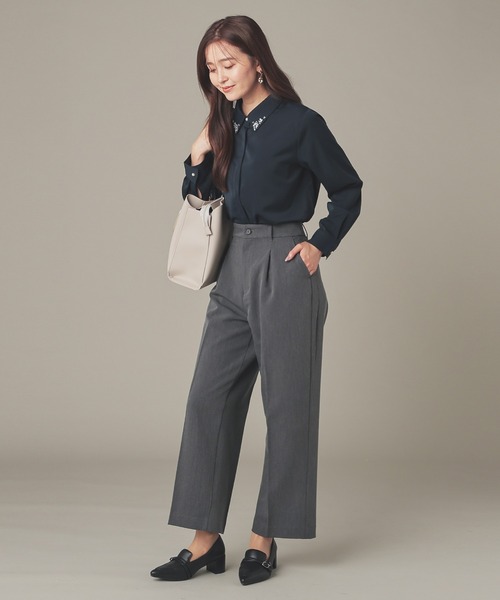 GLACIER lusso（グラシアルッソ）の「衿ビジュー付シャツ（シャツ/ブラウス・レディース・ライトグレー/ネイビー/アイボリー/ホワイト×ブラック・L/LL/M）」の7枚目の写真