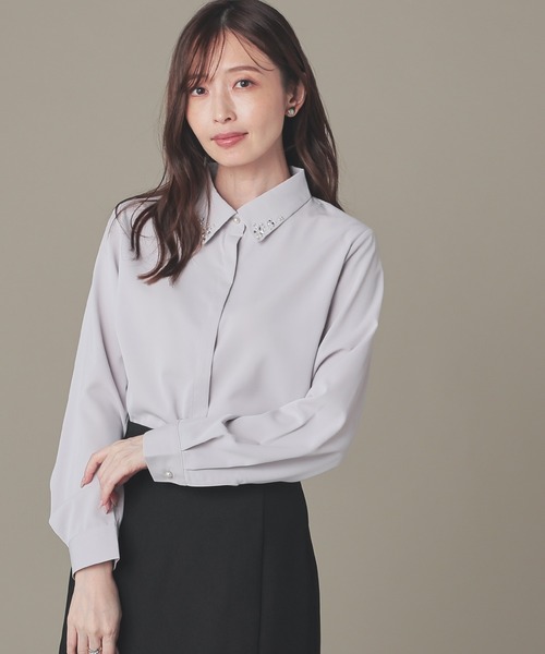 GLACIER lusso（グラシアルッソ）の「衿ビジュー付シャツ（シャツ/ブラウス・レディース・ライトグレー/ネイビー/アイボリー/ホワイト×ブラック・L/LL/M）」の12枚目の写真