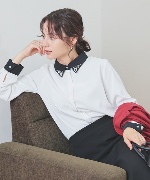 GLACIER lusso（グラシアルッソ）の「衿ビジュー付シャツ（シャツ/ブラウス・レディース・ライトグレー/ネイビー/アイボリー/ホワイト×ブラック・L/LL/M）」の17枚目の写真