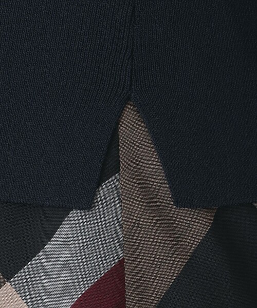 BLUE LABEL CRESTBRIDGE(ブルーレーベルクレストブリッジ)の「ドライレーヨンストレッチケープ付きニット(ニット/セーター・レディース・レッド系その他/ダークネイビー/ブルー系その他2・38)」の16枚目の写真