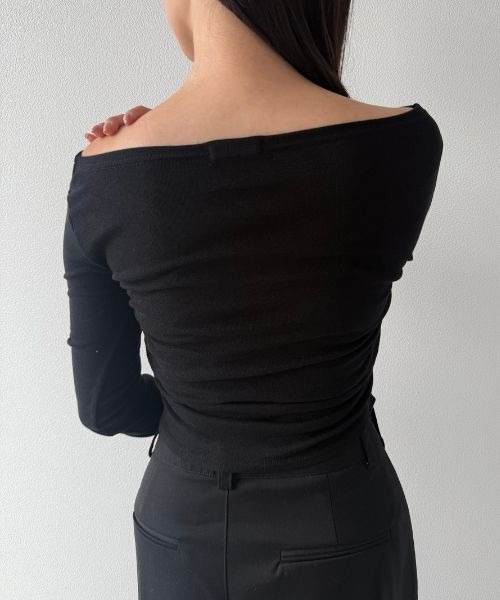 Geeong（ジーオン）の「【ZOZO限定】Vネック シャーリング クロスデザイン カットソー（Tシャツ/カットソー・レディース・ブラック/グレー/ホワイト・FREE）」の13枚目の写真