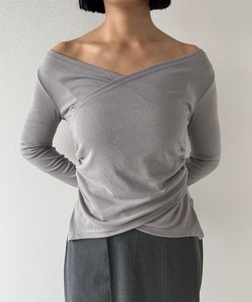 Geeong（ジーオン）の「【ZOZO限定】Vネック シャーリング クロスデザイン カットソー（Tシャツ/カットソー・レディース・ブラック/グレー/ホワイト・FREE）」の14枚目の写真