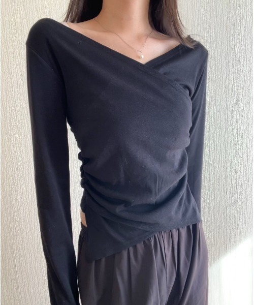 Geeong（ジーオン）の「【ZOZO限定】Vネック シャーリング クロスデザイン カットソー（Tシャツ/カットソー・レディース・ブラック/グレー/ホワイト・FREE）」の19枚目の写真