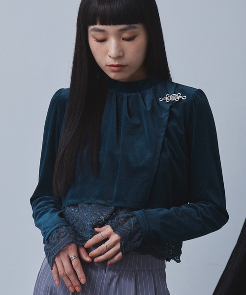 ELUNIS(エルニス)の「レースレイヤードベロアトップス(Tシャツ/カットソー・レディース・ブラック/ブルー・FREE)」の9枚目の写真