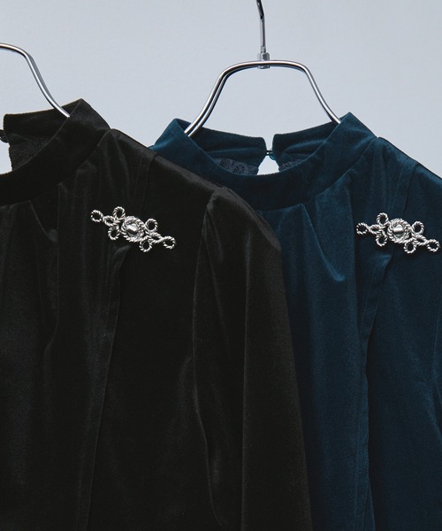 ELUNIS(エルニス)の「レースレイヤードベロアトップス(Tシャツ/カットソー・レディース・ブラック/ブルー・FREE)」の17枚目の写真