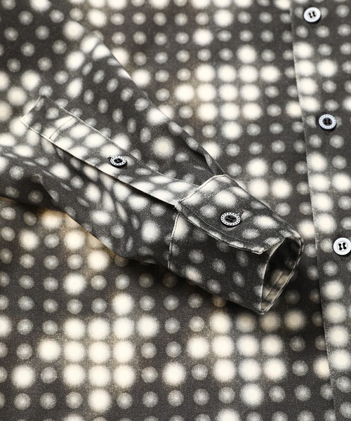 ANREALAGE(アンリアレイジ)の「LED CHECK SHIRTS(シャツ/ブラウス・メンズ・ブラック/レッド・46/38)」の4枚目の写真