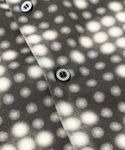 ANREALAGE(アンリアレイジ)の「LED CHECK SHIRTS(シャツ/ブラウス・メンズ・ブラック/レッド・46/38)」の5枚目の写真