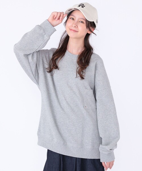 SHIPS(シップス)の「【WEB限定】SHIPS KIDS:100~160cm / NEW マイクロ ロゴ スウェット(スウェット・キッズ・ベージュ/ライトブルー/ブラック/グレー・100/110/120/130/140/150/160)」の3枚目の写真