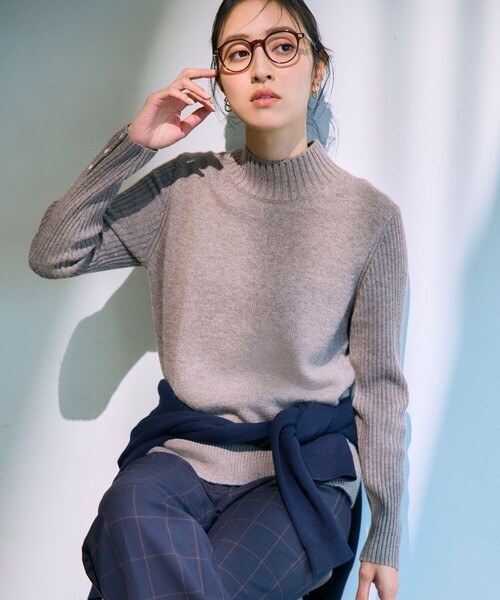 J.PRESS(ジェイプレス)の「CASHBIT NEO ハイネック ニット(ニット/セーター・レディース・イエロー系/ブルー系/ピンク系/ライトグレー系/ブラウン系/ホワイト系・MEDIUM/LARGE)」の4枚目の写真