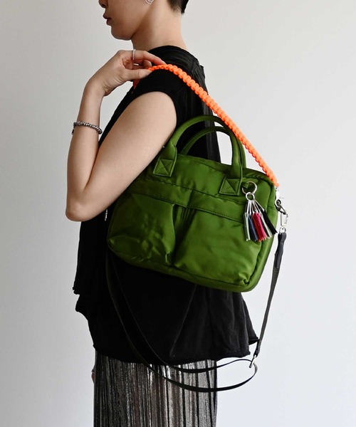 cheek(BAG)(チーク)の「W pocket 3way boston / ボストンバッグ(ボストンバッグ・レディース・グレー/カーキ/ベージュ/ブラック・FREE)」の4枚目の写真