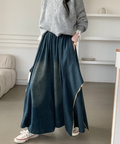 ABITOKYO（アビトーキョー）の「アシメデザインデニムワイドスカパン（デニムパンツ・レディース・ブラック/ブルー・FREE）」の2枚目の写真