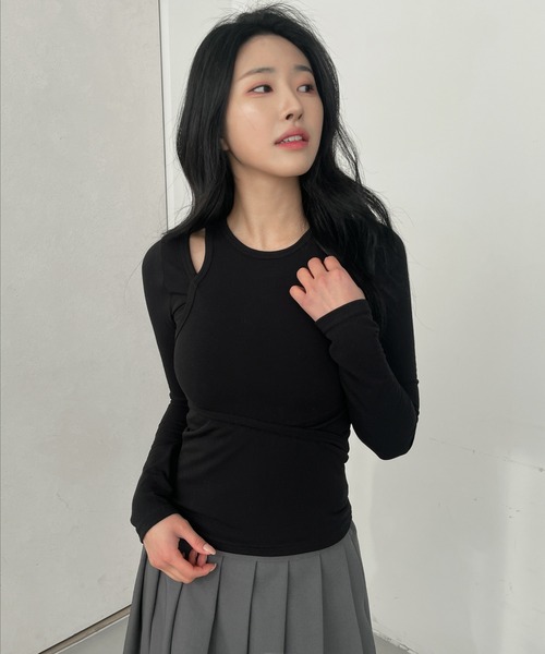 UNE MANSION(ユヌマンション)の「ショルダースリットオープンレイヤード長袖Tシャツカットソー(Tシャツ/カットソー・レディース・カーキ/ホワイト/ブラック・FREE)」の6枚目の写真