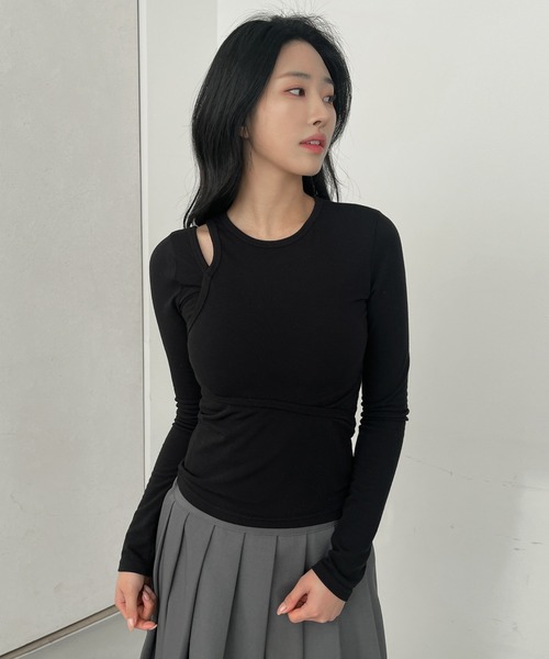 UNE MANSION(ユヌマンション)の「ショルダースリットオープンレイヤード長袖Tシャツカットソー(Tシャツ/カットソー・レディース・カーキ/ホワイト/ブラック・FREE)」の10枚目の写真