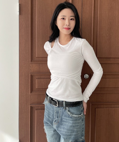 UNE MANSION(ユヌマンション)の「ショルダースリットオープンレイヤード長袖Tシャツカットソー(Tシャツ/カットソー・レディース・カーキ/ホワイト/ブラック・FREE)」の15枚目の写真