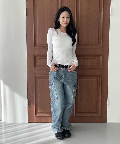 UNE MANSION(ユヌマンション)の「ショルダースリットオープンレイヤード長袖Tシャツカットソー(Tシャツ/カットソー・レディース・カーキ/ホワイト/ブラック・FREE)」の12枚目の写真