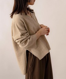 【NOAHL】Vネックスリット入りニット