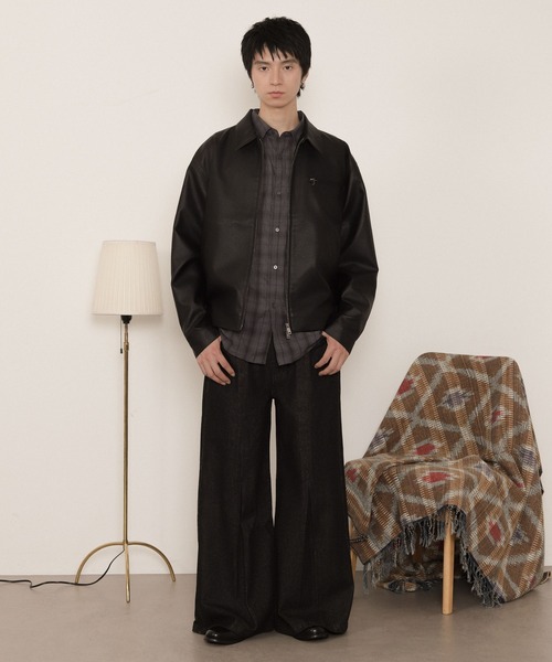 LUCY(ルーシー)の「LUCY/センタータックバギーフレアデニム(デニムパンツ・メンズ・ケミカルウォッシュ/ブラック系2・MEDIUM/LARGE)」の3枚目の写真