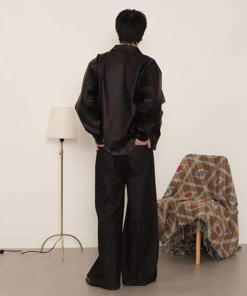 LUCY(ルーシー)の「LUCY/センタータックバギーフレアデニム(デニムパンツ・メンズ・ケミカルウォッシュ/ブラック系2・MEDIUM/LARGE)」の16枚目の写真