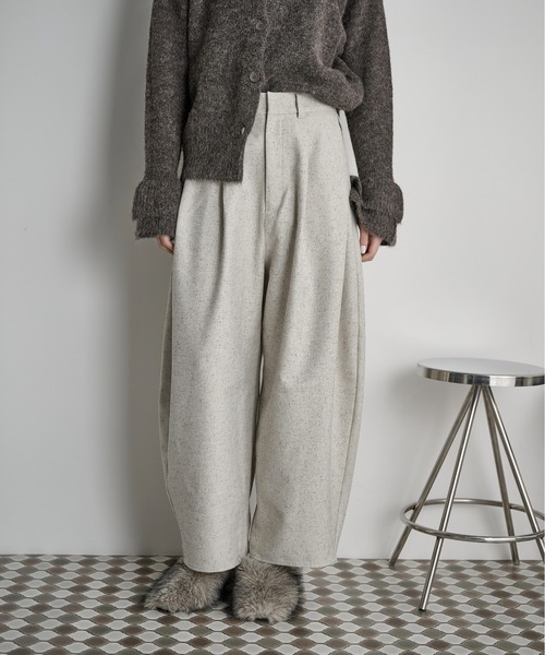 THE YOn(ザヨン)の「ミックスカルゼタックコクーンバレルパンツ(その他パンツ・レディース・オートミール/ブラウン/ブラック・FREE)」の3枚目の写真