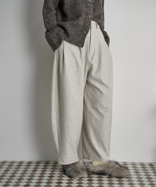 THE YOn(ザヨン)の「ミックスカルゼタックコクーンバレルパンツ(その他パンツ・レディース・オートミール/ブラウン/ブラック・FREE)」の5枚目の写真