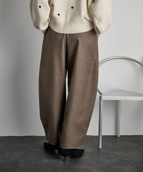 THE YOn(ザヨン)の「ミックスカルゼタックコクーンバレルパンツ(その他パンツ・レディース・オートミール/ブラウン/ブラック・FREE)」の17枚目の写真