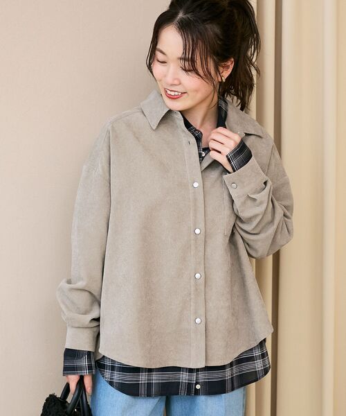 le.coeur blanc（ルクールブラン）の「コーデュロイタックシャツ（シャツ/ブラウス・レディース・アイボリー/グレイッシュベージュ/チャコールグレー・38）」の3枚目の写真