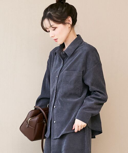le.coeur blanc（ルクールブラン）の「コーデュロイタックシャツ（シャツ/ブラウス・レディース・アイボリー/グレイッシュベージュ/チャコールグレー・38）」の6枚目の写真