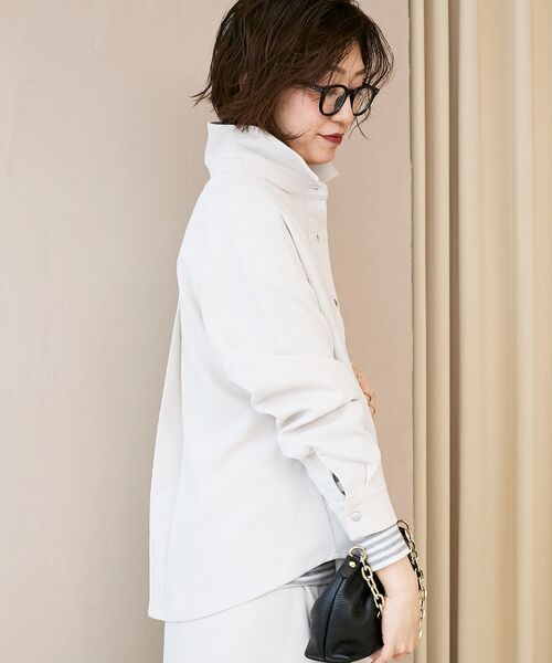 le.coeur blanc（ルクールブラン）の「コーデュロイタックシャツ（シャツ/ブラウス・レディース・アイボリー/グレイッシュベージュ/チャコールグレー・38）」の19枚目の写真