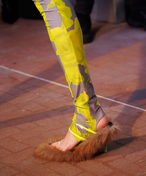 MSGM（エムエスジーエム）の「ローズプリント テクノジャージーレギンス（その他パンツ・レディース・イエロー×グレー・42）」の7枚目の写真