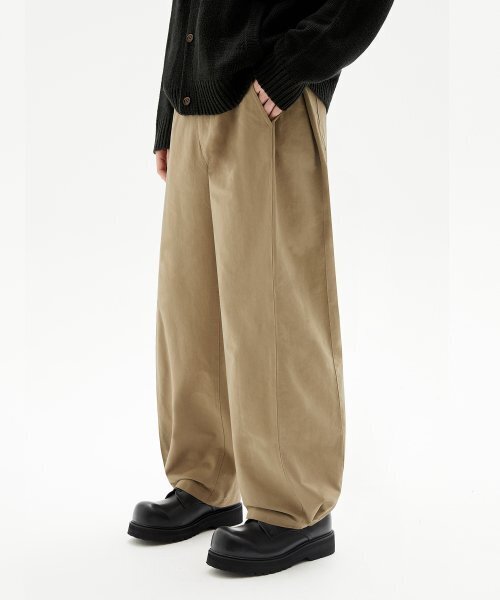 TRILLION(トリリオン)の「サイドタックスナップボタンワイドコットンパンツ(ベージュ)(その他パンツ・レディース・その他・LARGE/X-LARGE/MEDIUM)」の1枚目の写真