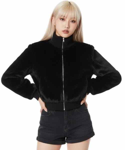 .KOM（ドットコム）の「A'GEM/9 × .kom 『.kom/ドットケーオーエム』ハイネックフェイクファーブルゾン（ブルゾン・レディース・ベージュ/ブラック・FREE）」の3枚目の写真