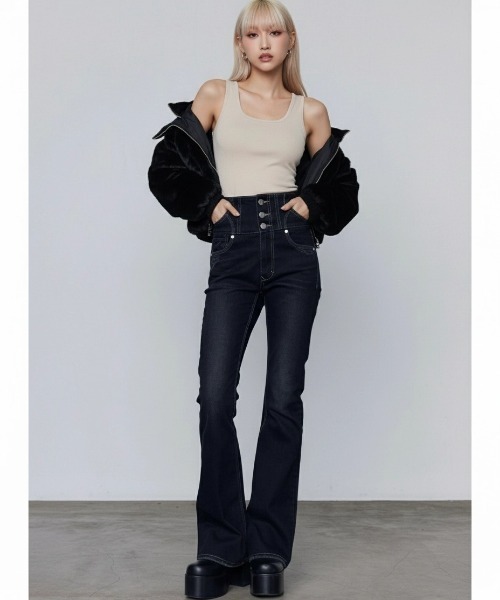 .KOM（ドットコム）の「A'GEM/9 × .kom 『.kom/ドットケーオーエム』ハイネックフェイクファーブルゾン（ブルゾン・レディース・ベージュ/ブラック・FREE）」の5枚目の写真